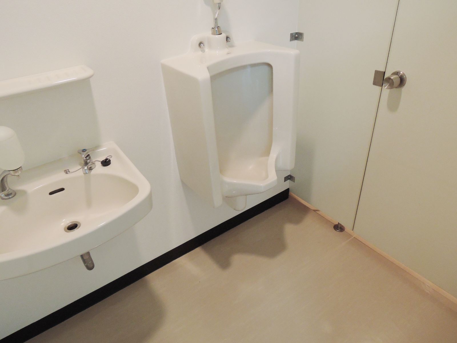 洗面台・男性用トイレ