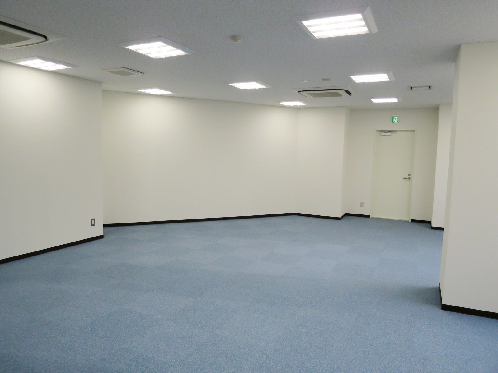 オフィス室内参考画像
