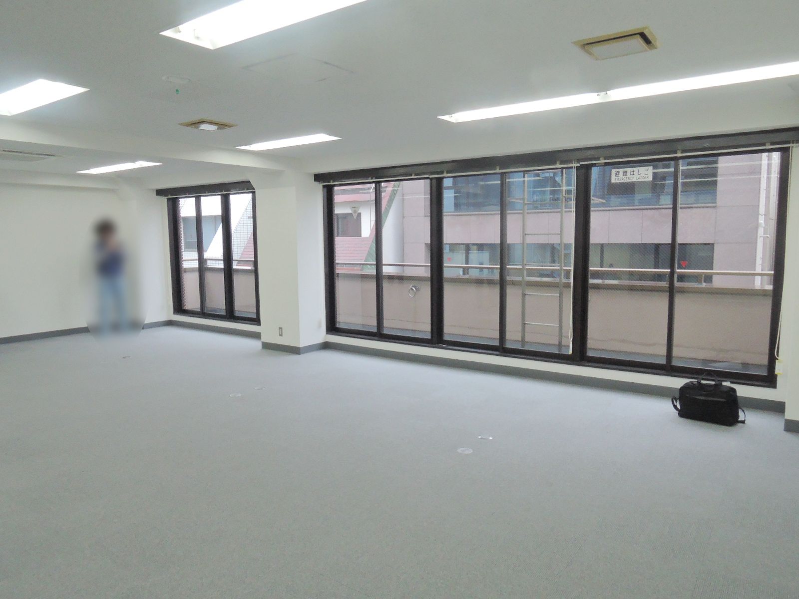 大きな窓面