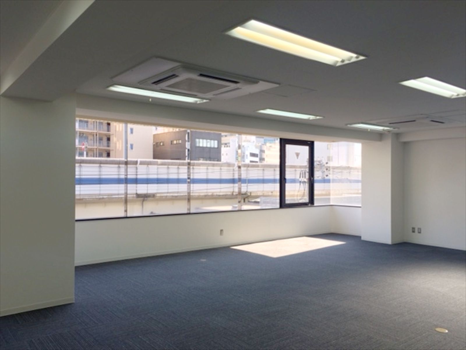 オフィス室内参考画像