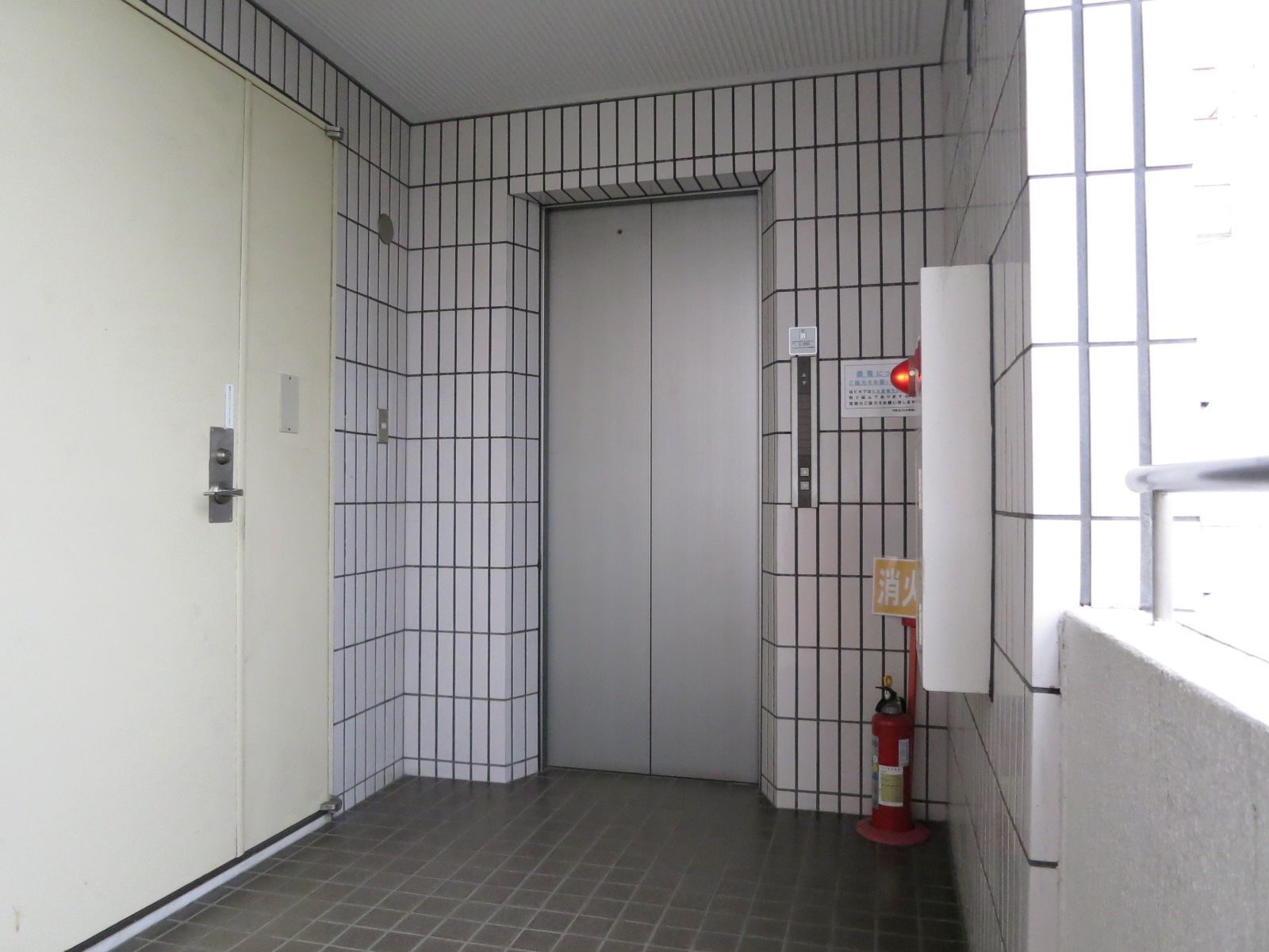 エレベーター前