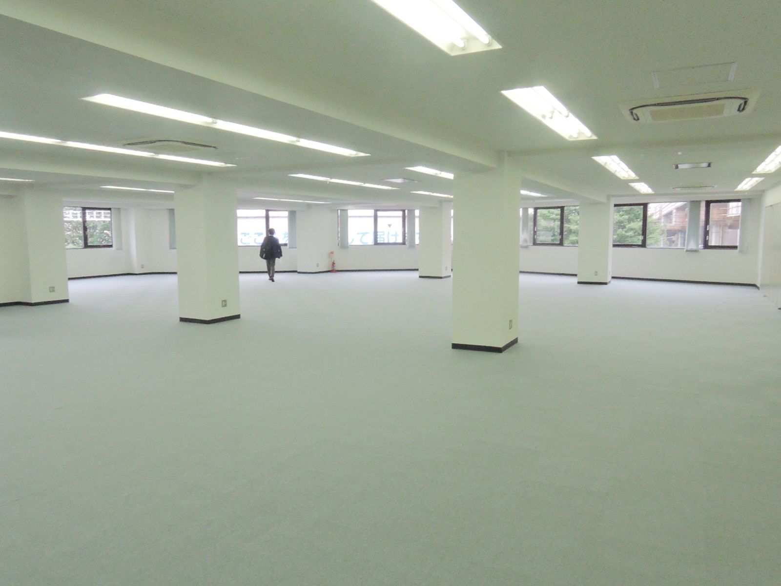 オフィス室内参考画像