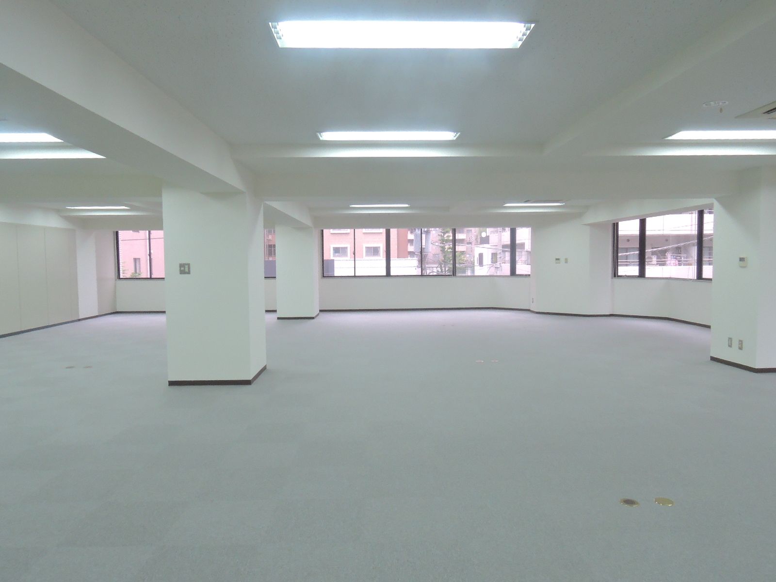 オフィス室内参考画像