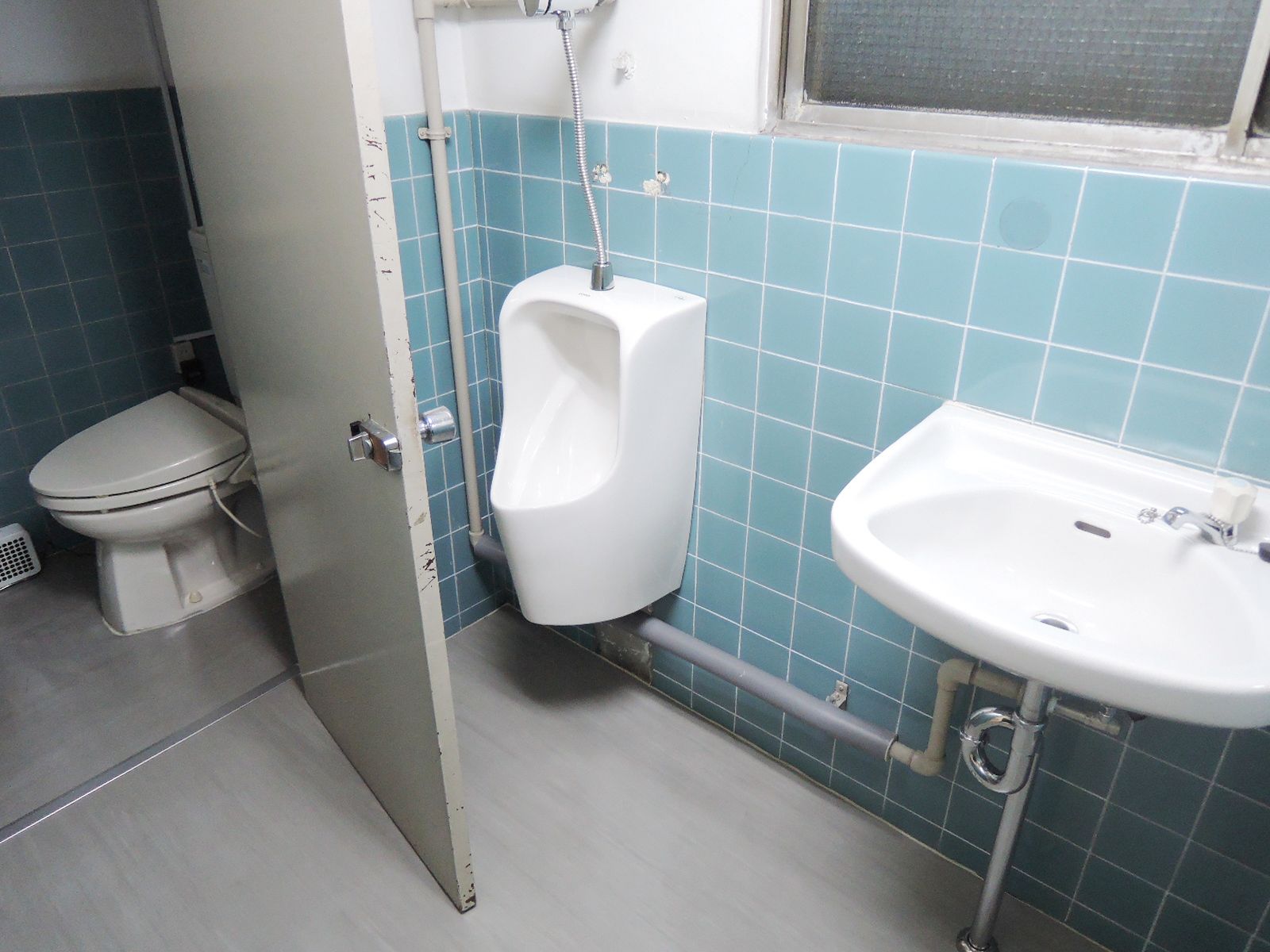 洗面台・男性用トイレ