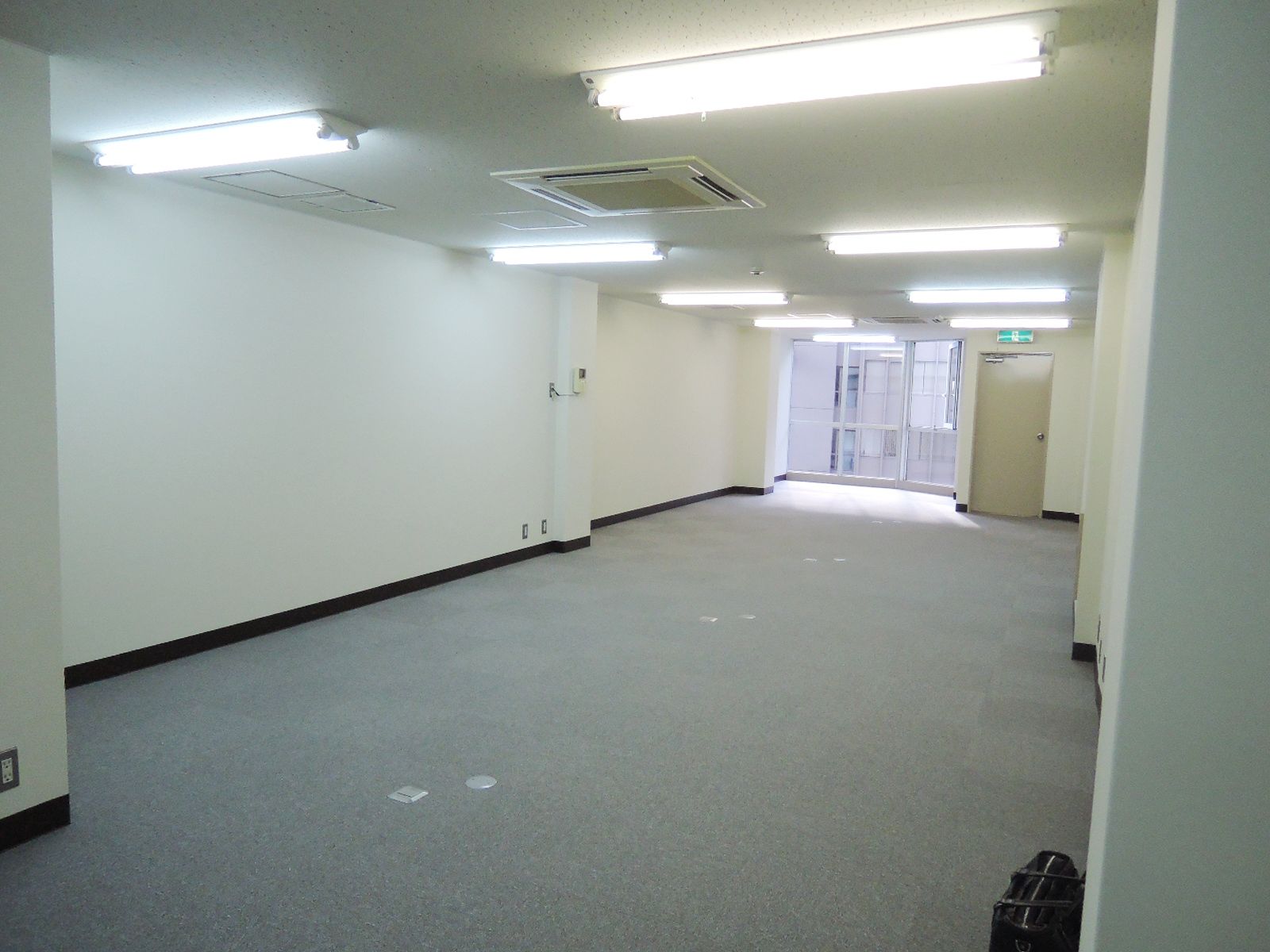 オフィス室内参考画像