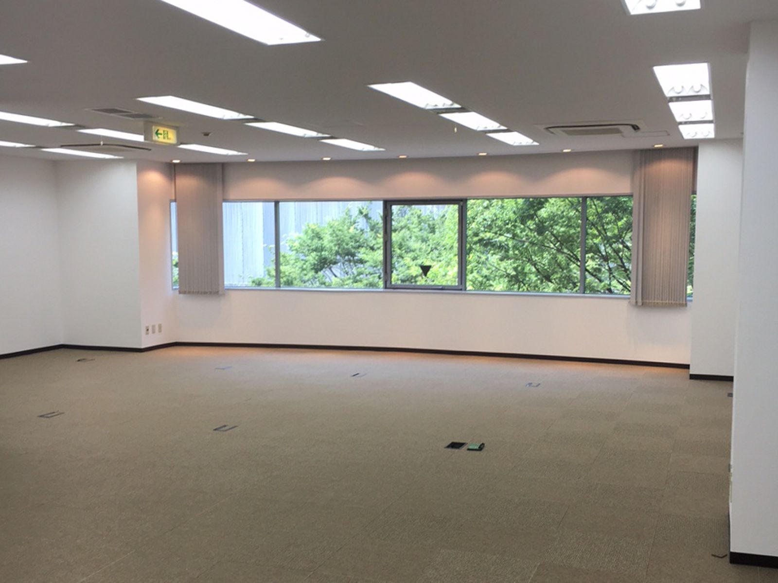 オフィス室内参考画像