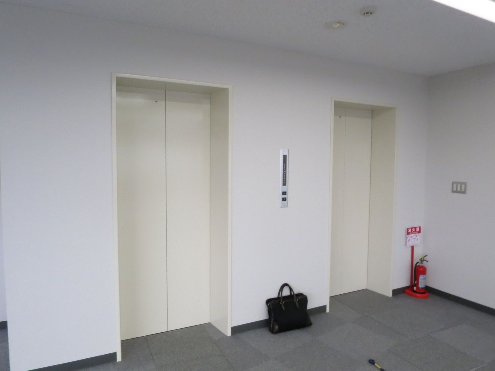 エレベーター前