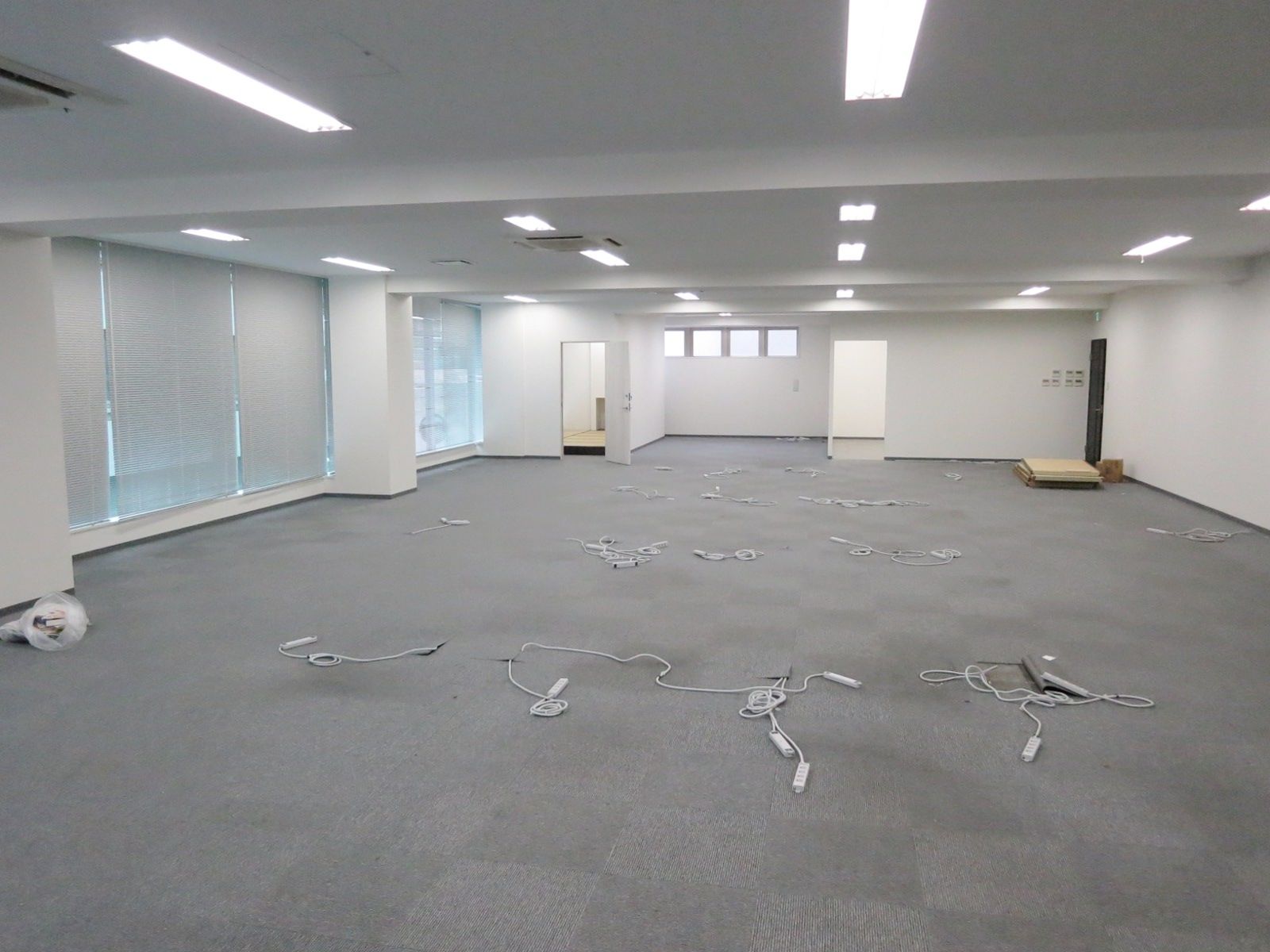 オフィス室内参考画像