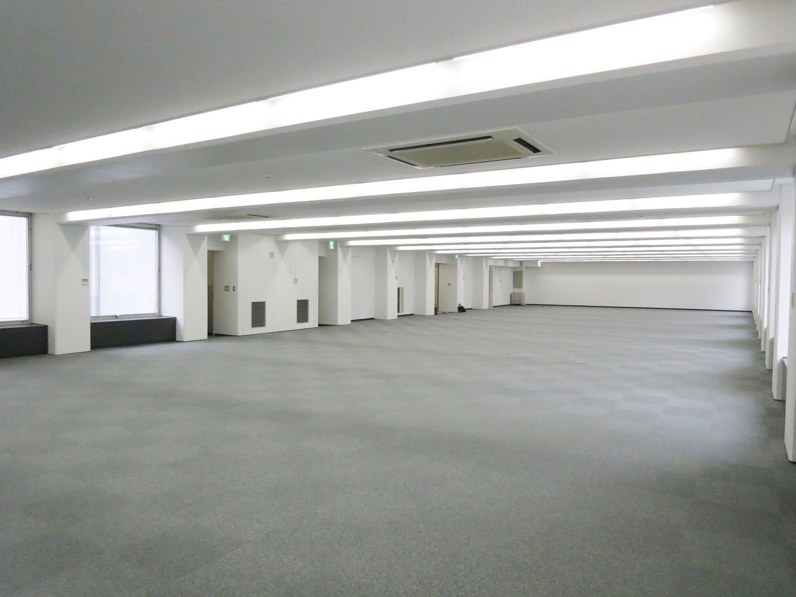 オフィス室内参考画像