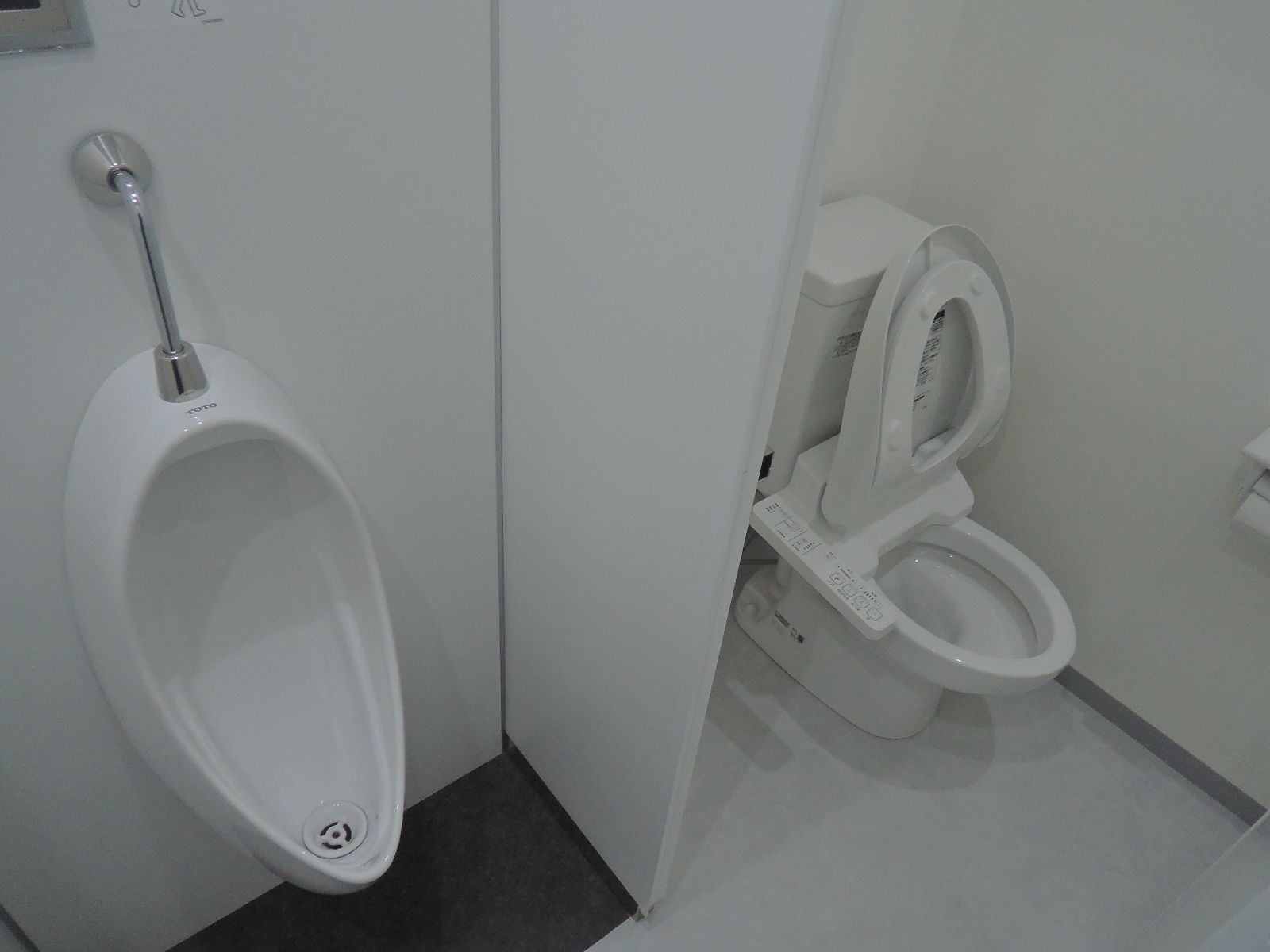 トイレ個室・男性用トイレ