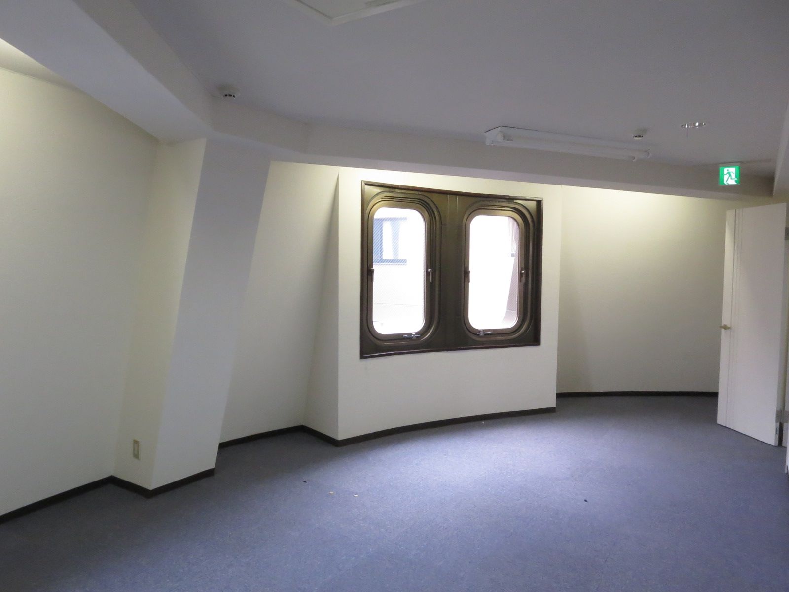 窓面