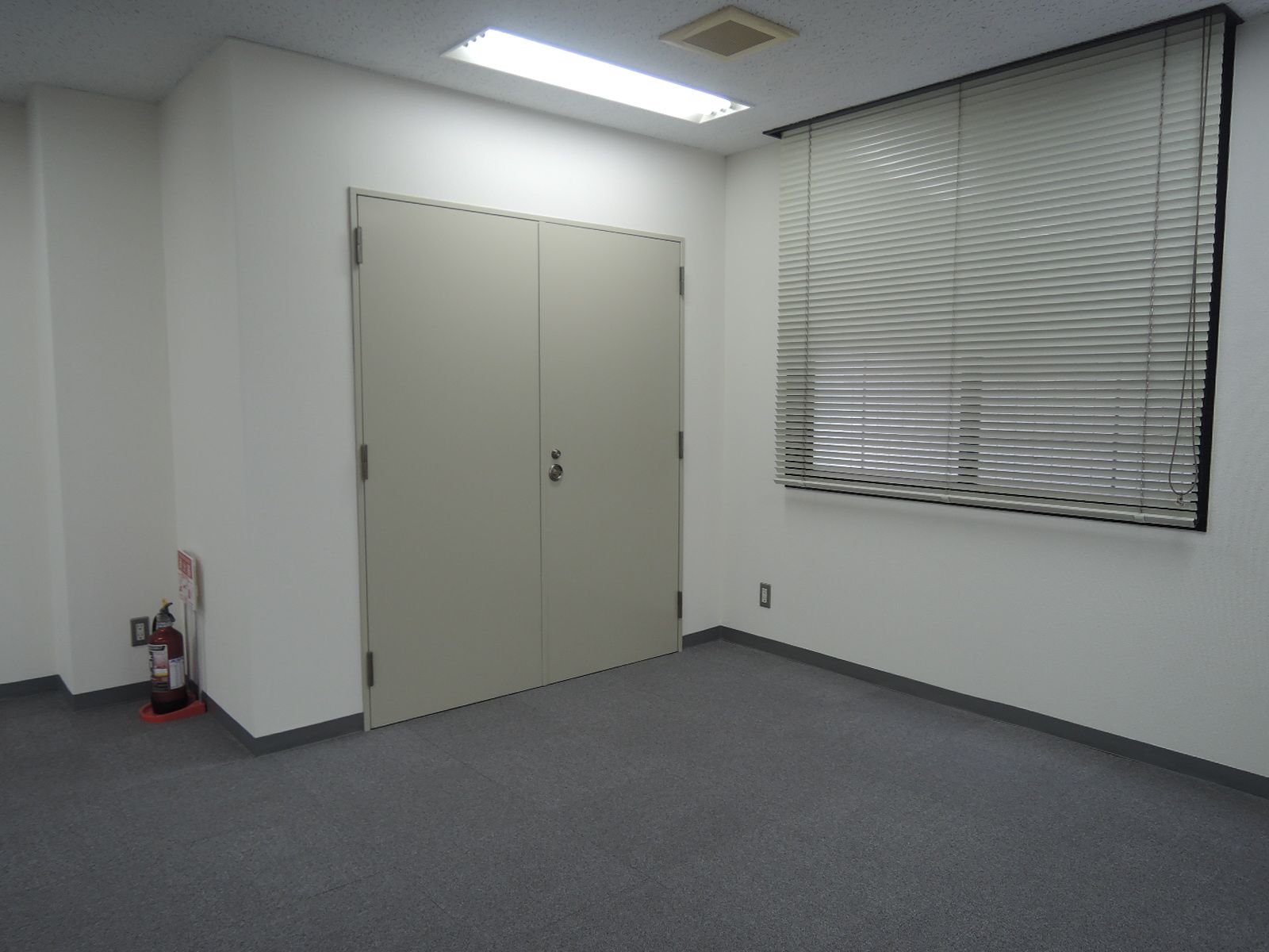 オフィス室内参考画像