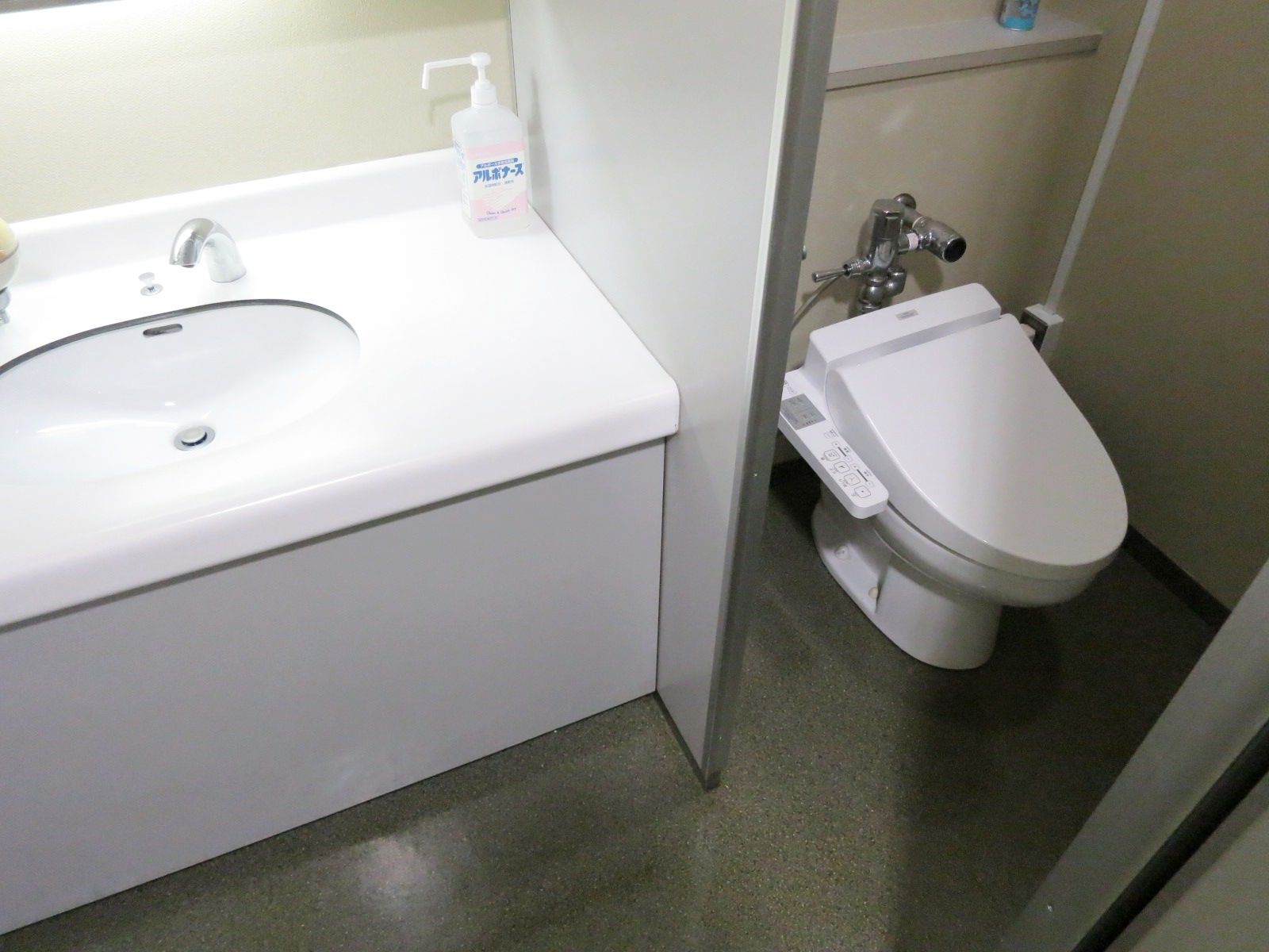 洗面台・トイレ個室