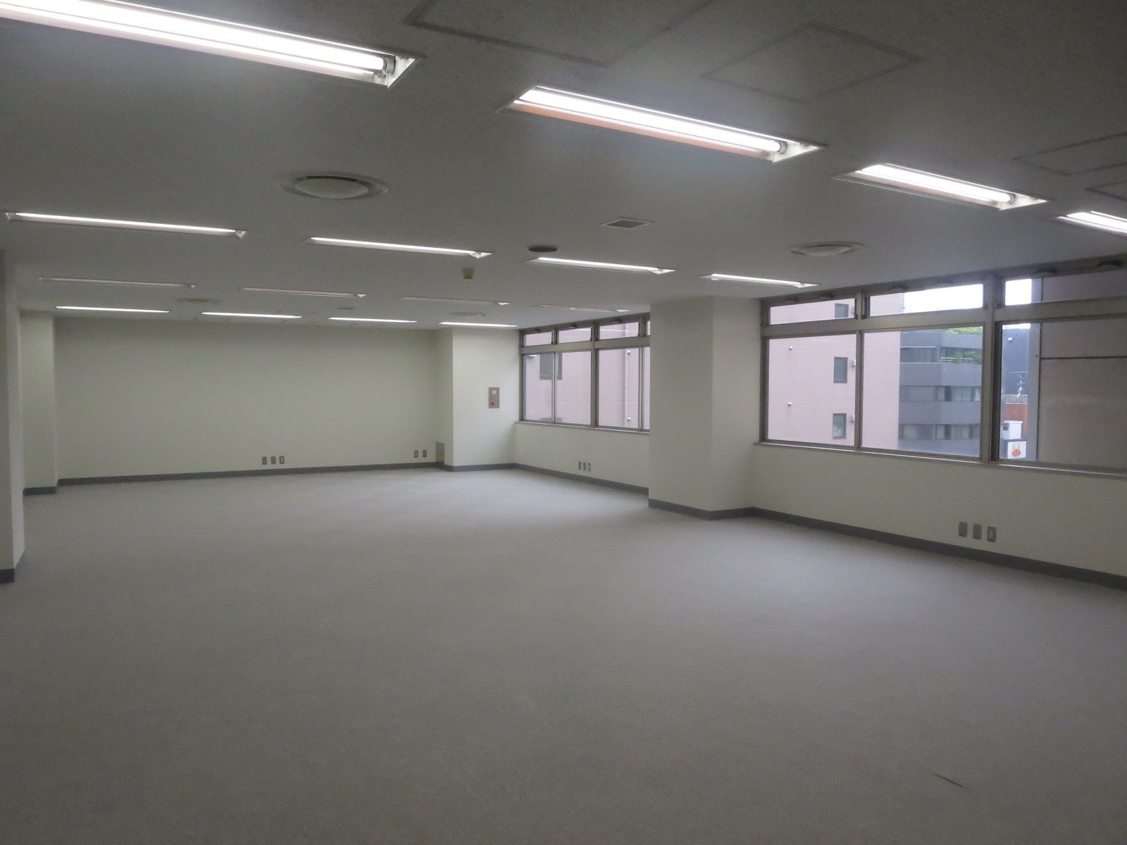 オフィス室内参考画像