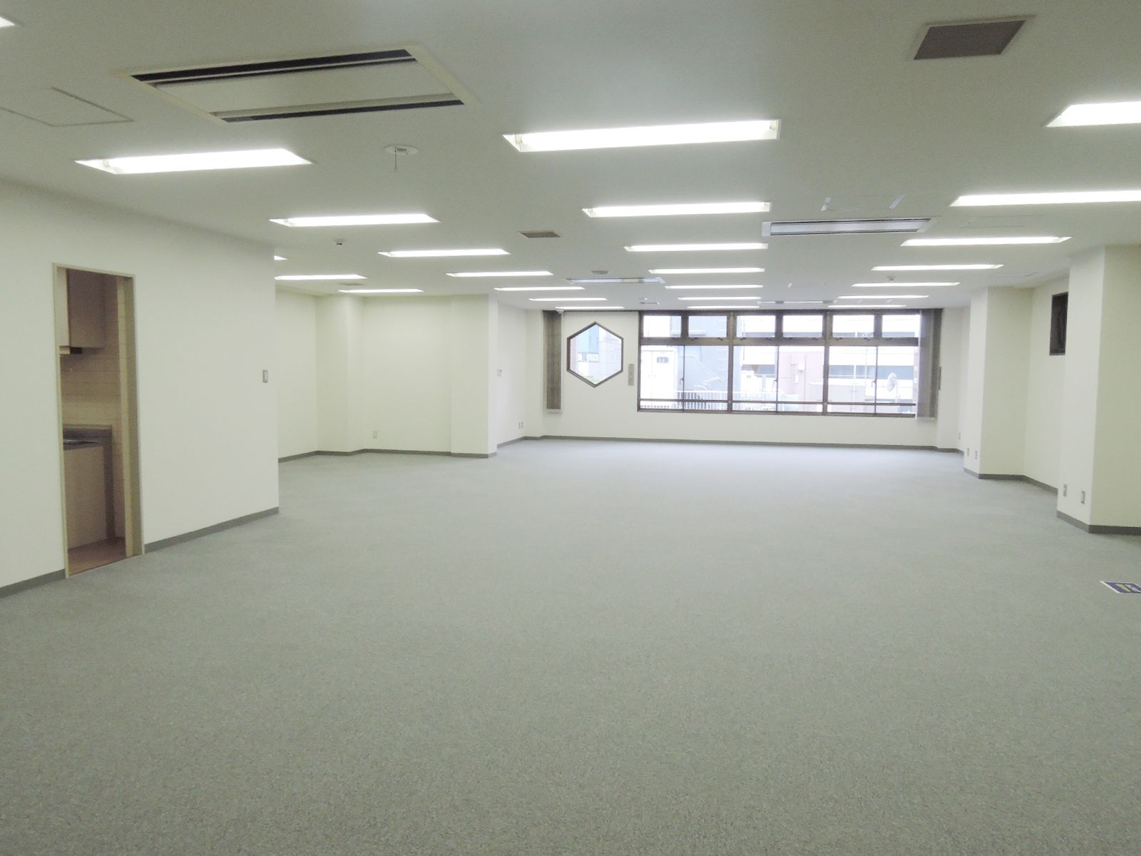 オフィス室内参考画像