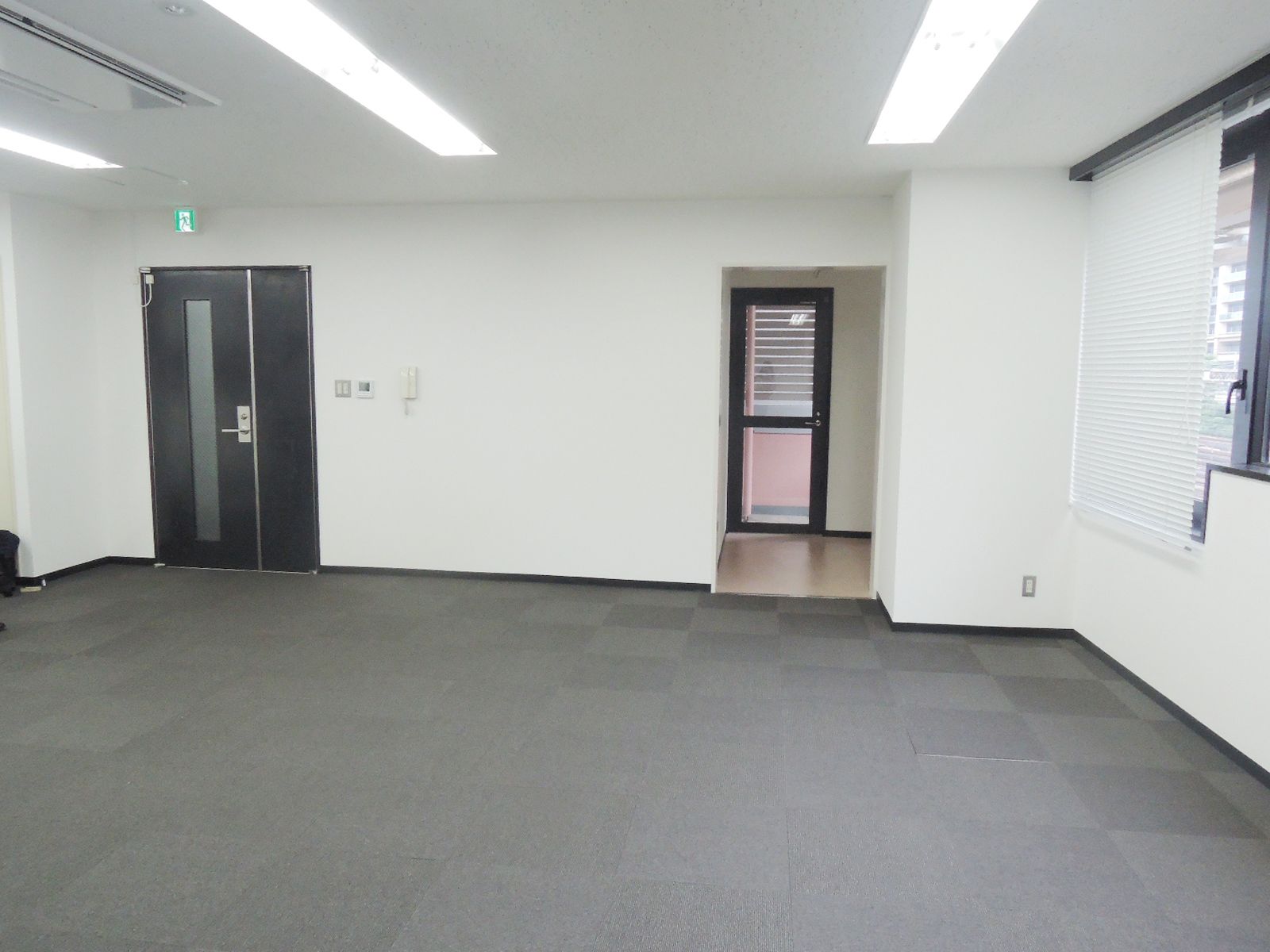貸室出入口付近