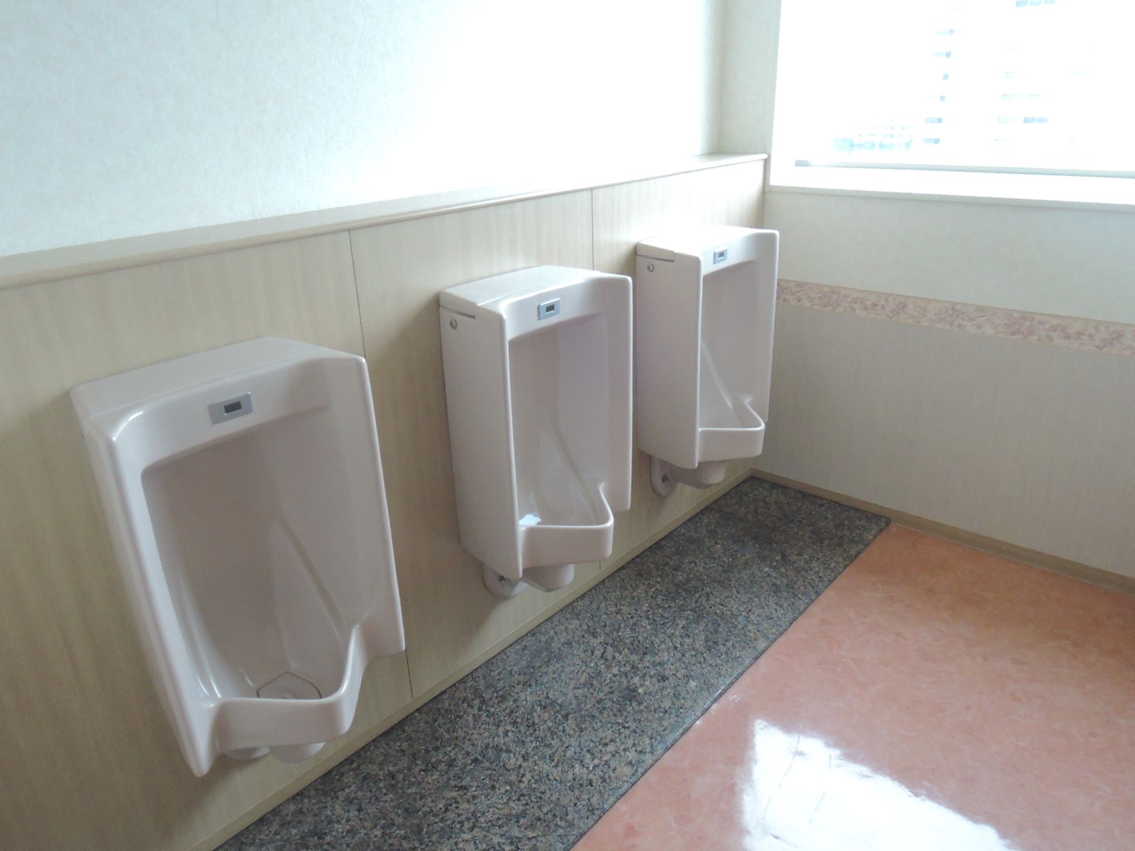 男性用トイレ