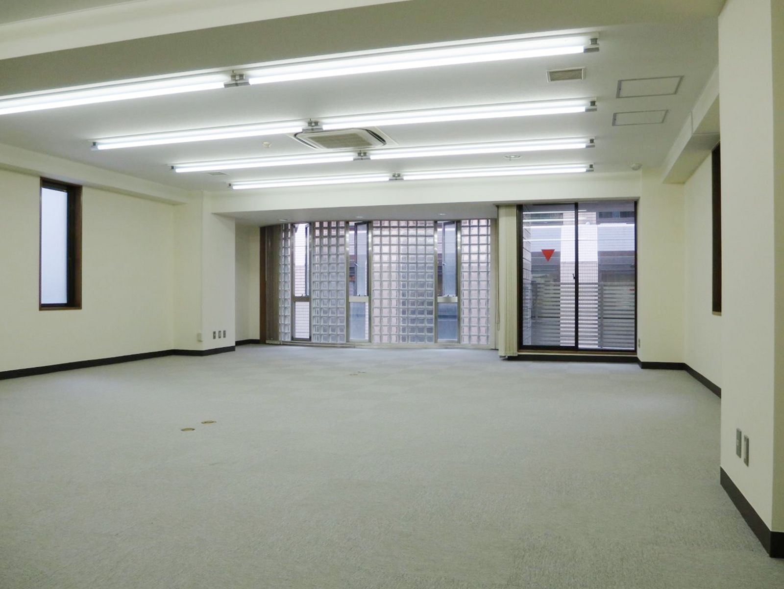 オフィス室内参考画像（※4階・約32坪）