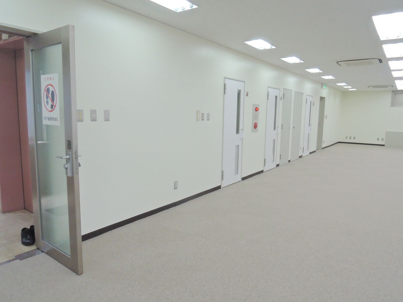 貸室出入口付近