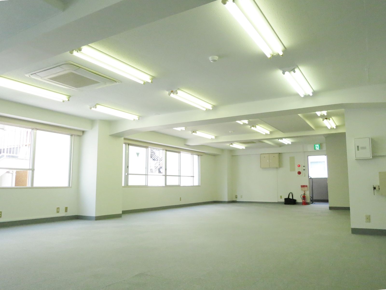 貸室奥から見た様子