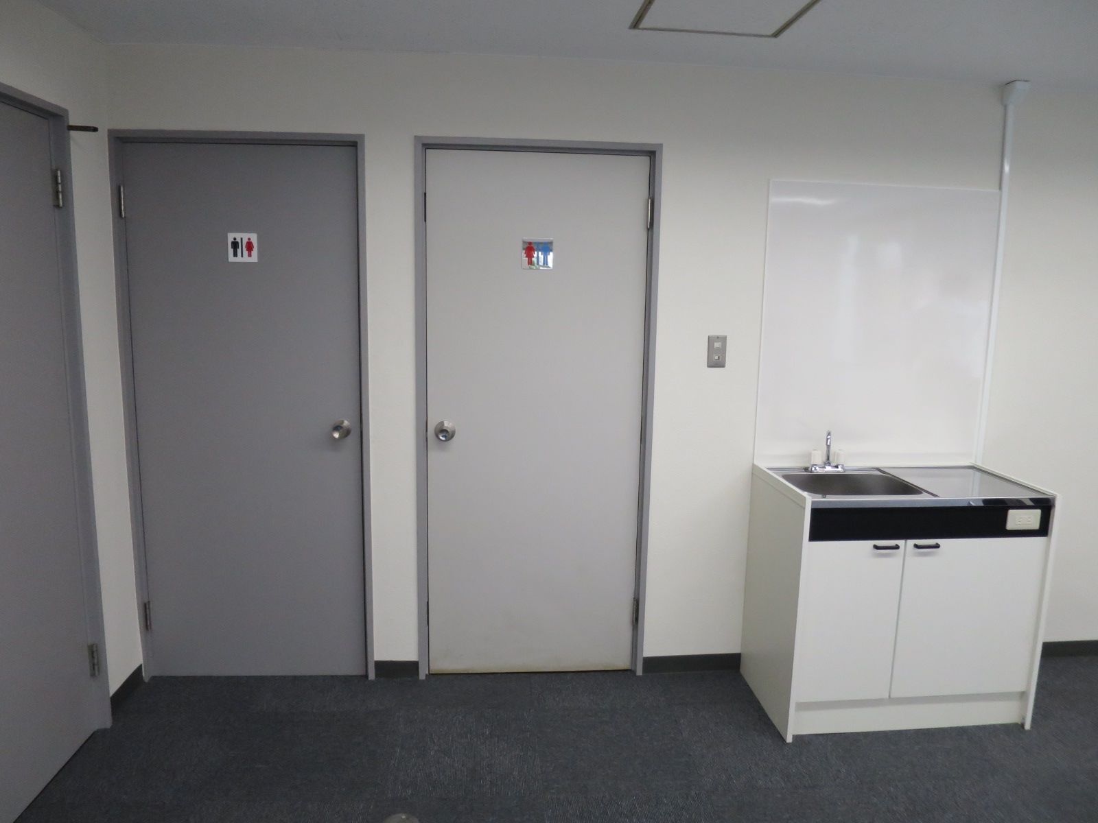 男女別トイレ入口