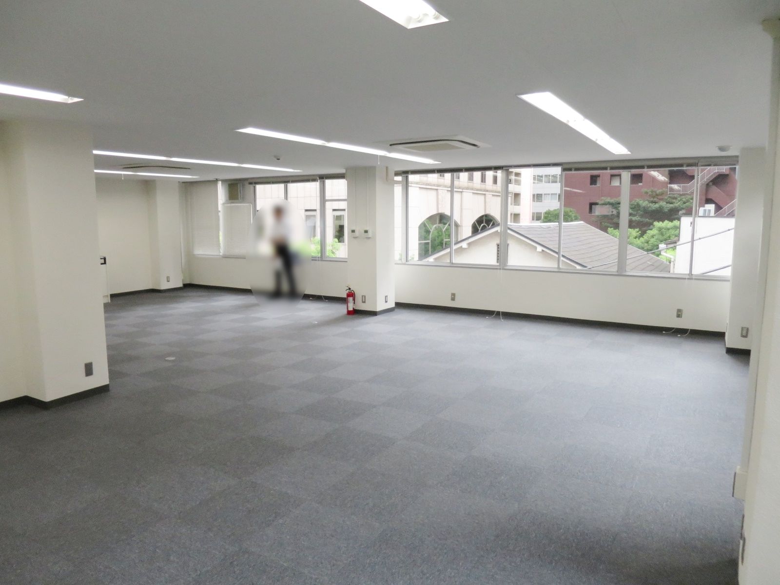 窓が多く採光十分