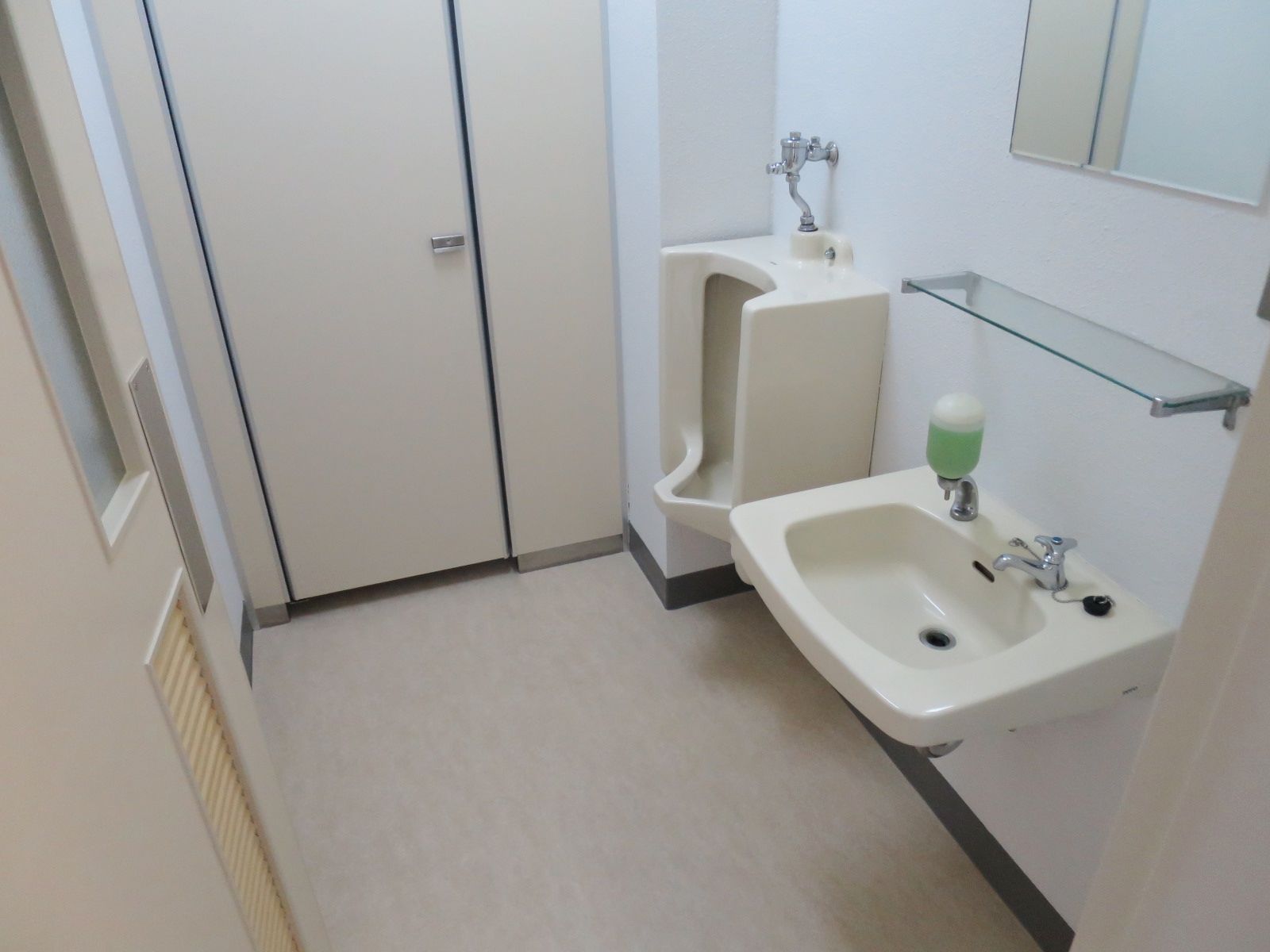男性用トイレ