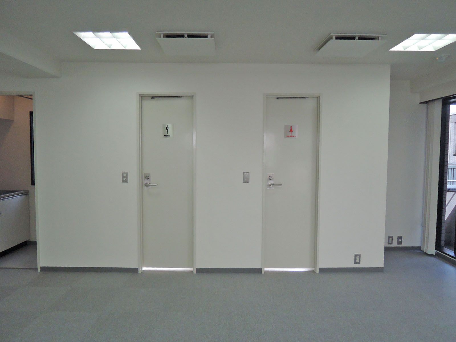 男女別トイレ入口