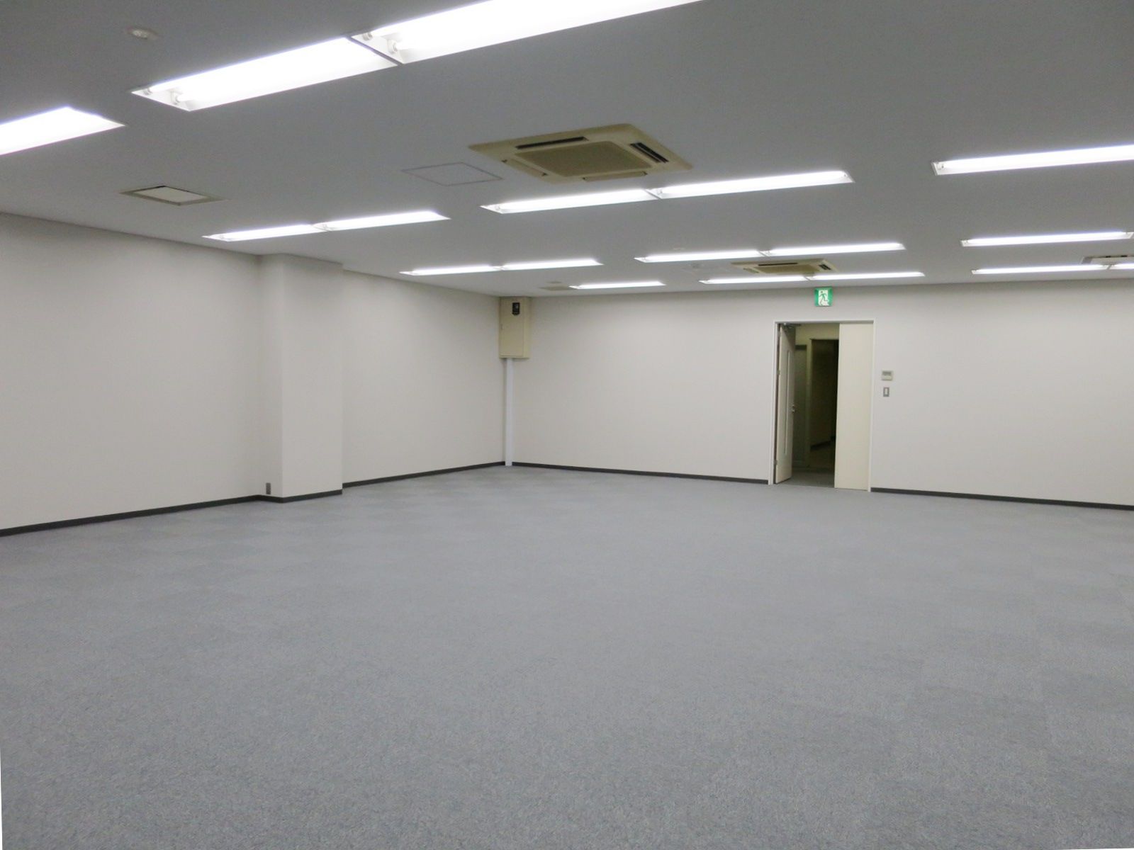 オフィス室内参考画像