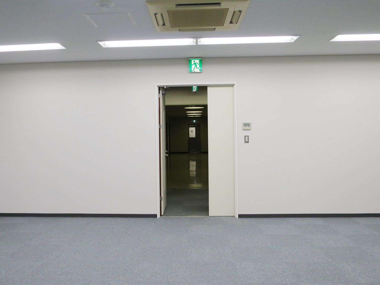 貸室出入口