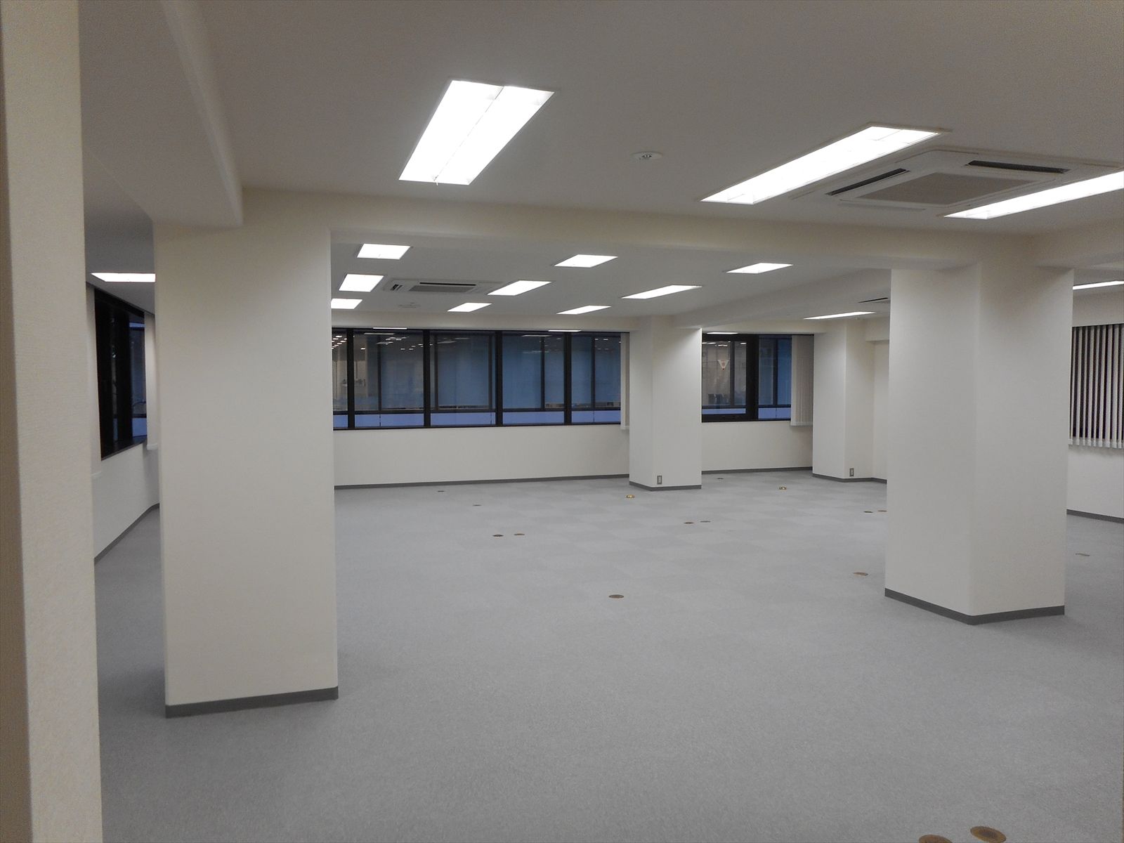 オフィス室内参考画像