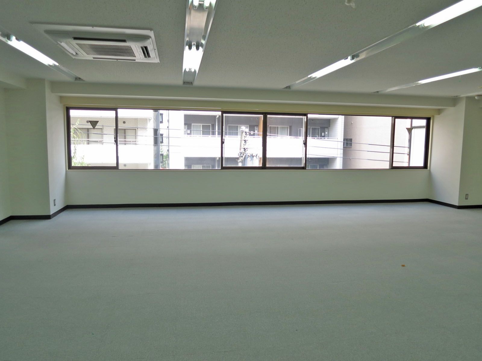 オフィス室内参考画像(4階)