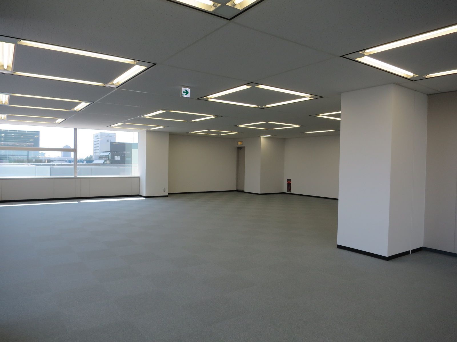 明るいオフィス