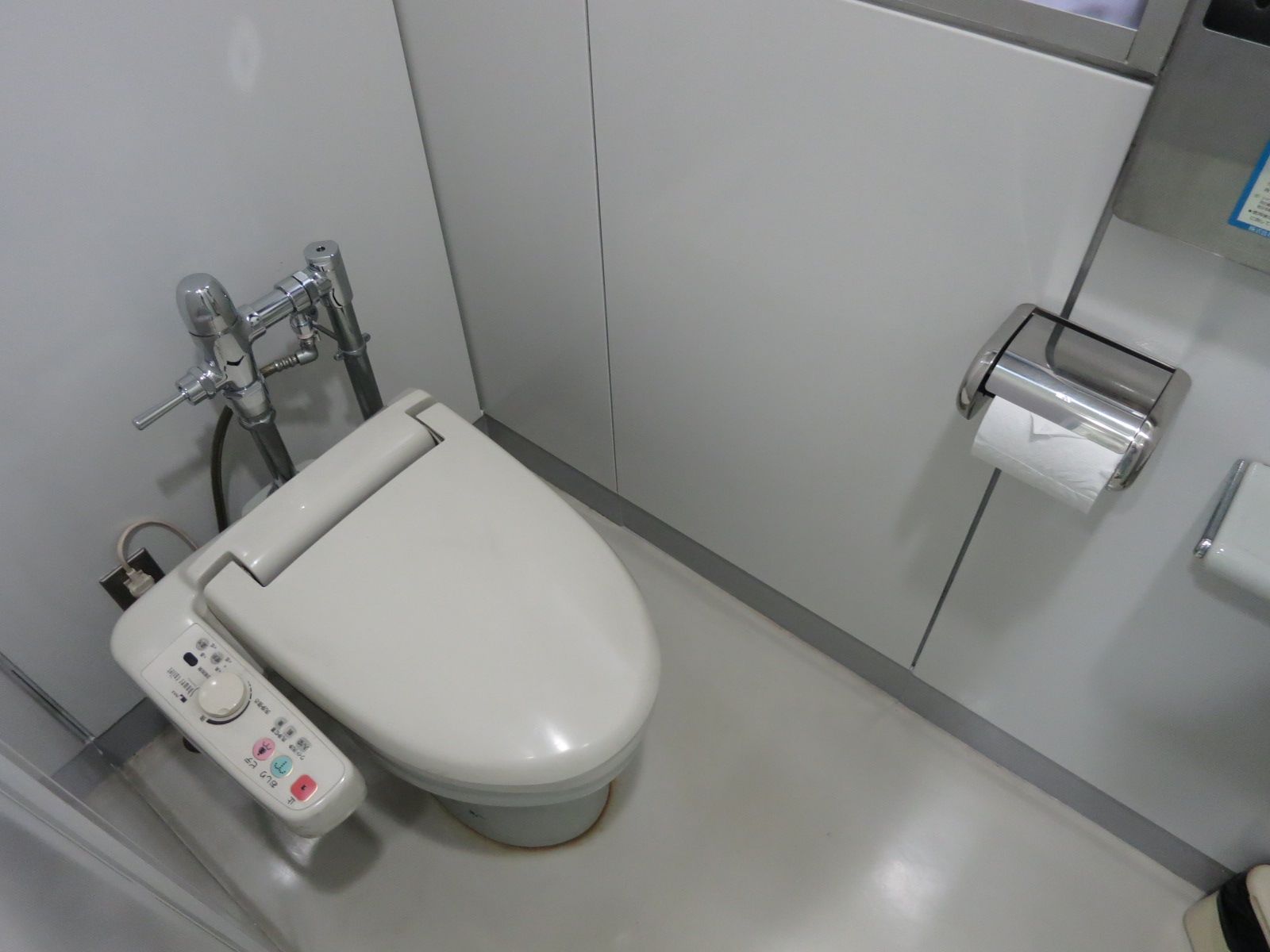 男女別トイレ個室