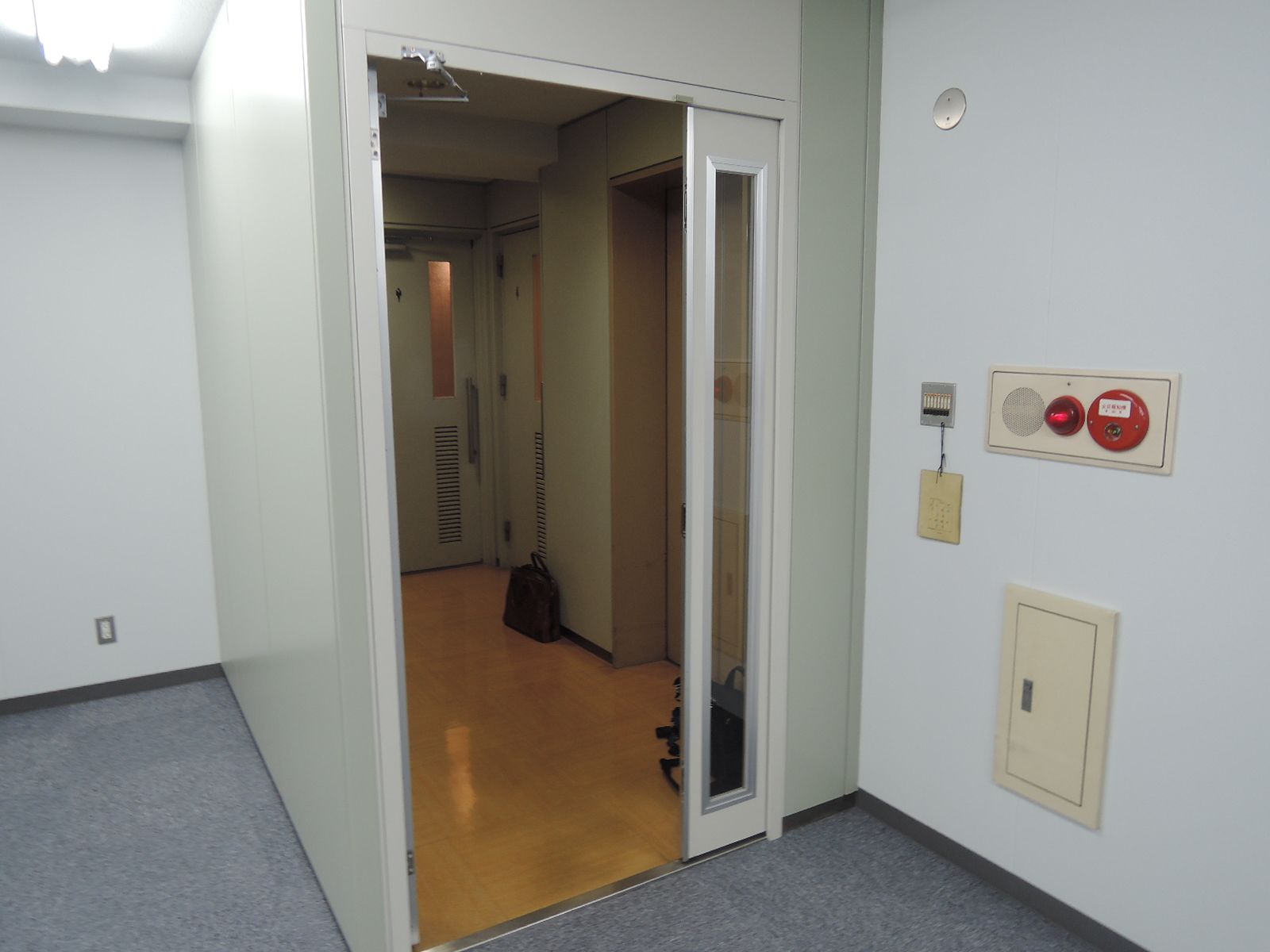 貸室出入口