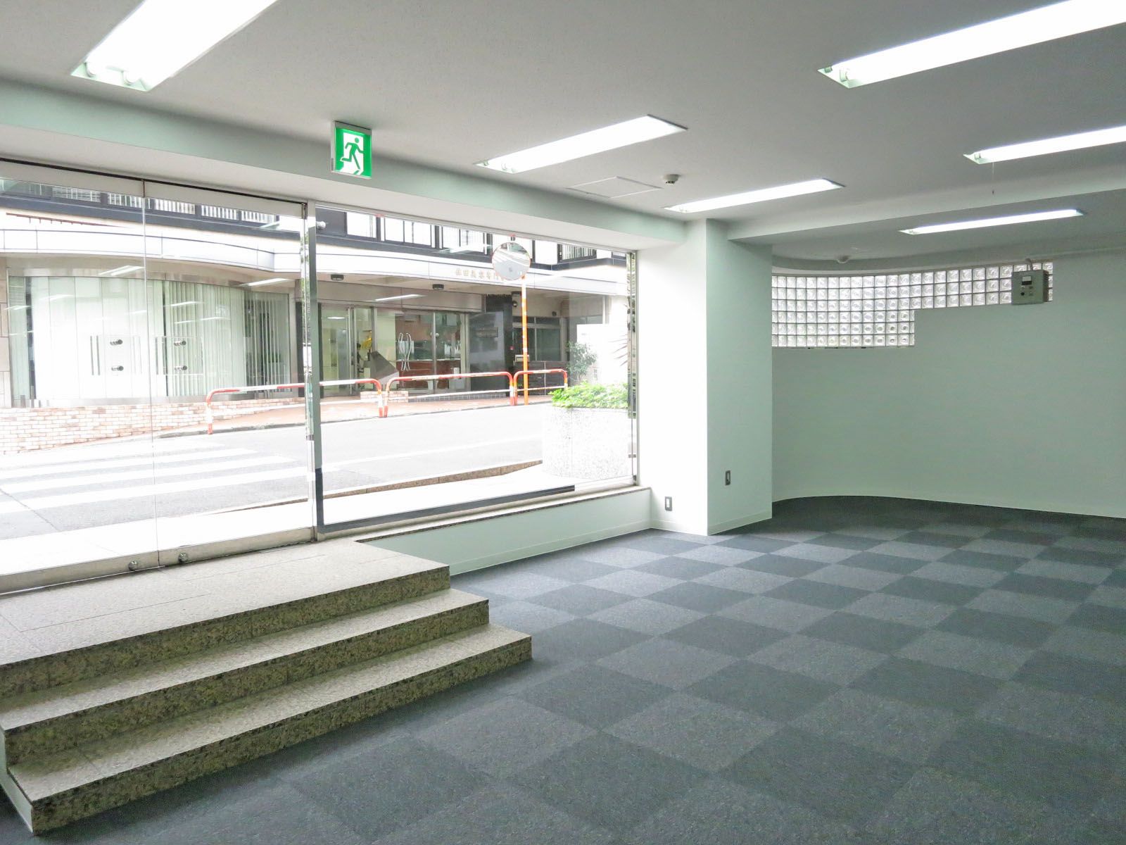 貸室出入口