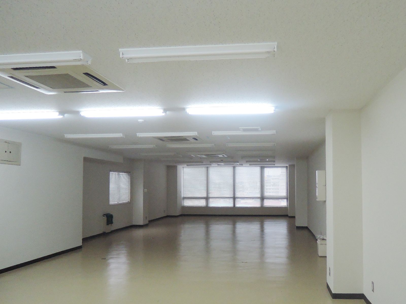 貸室奥から見た様子