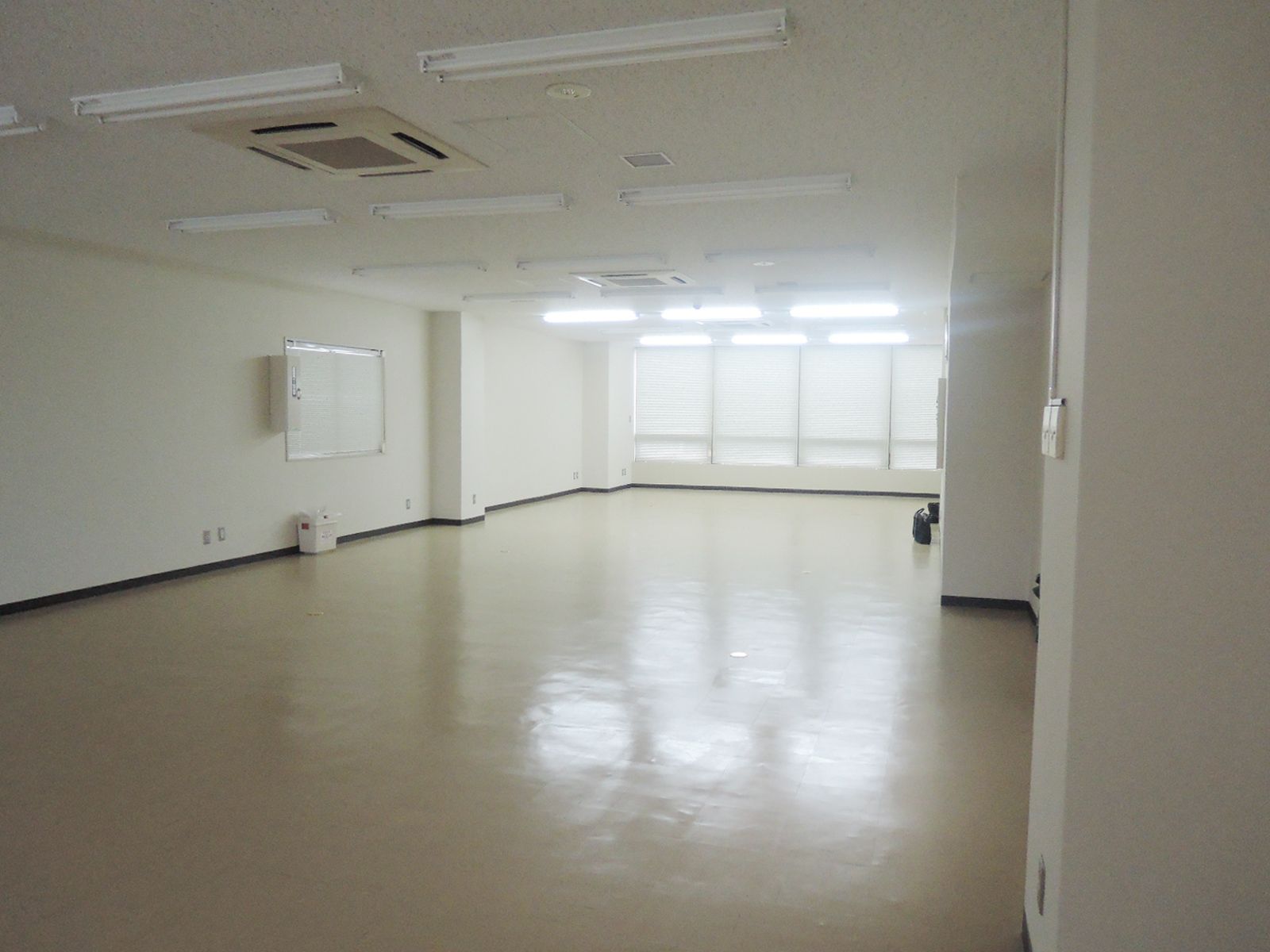 オフィス室内参考画像