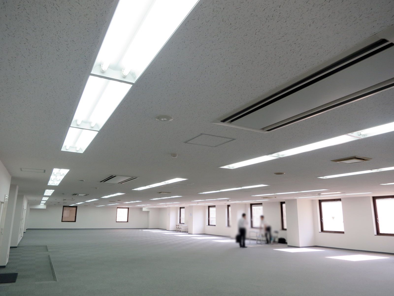 明るいオフィス
