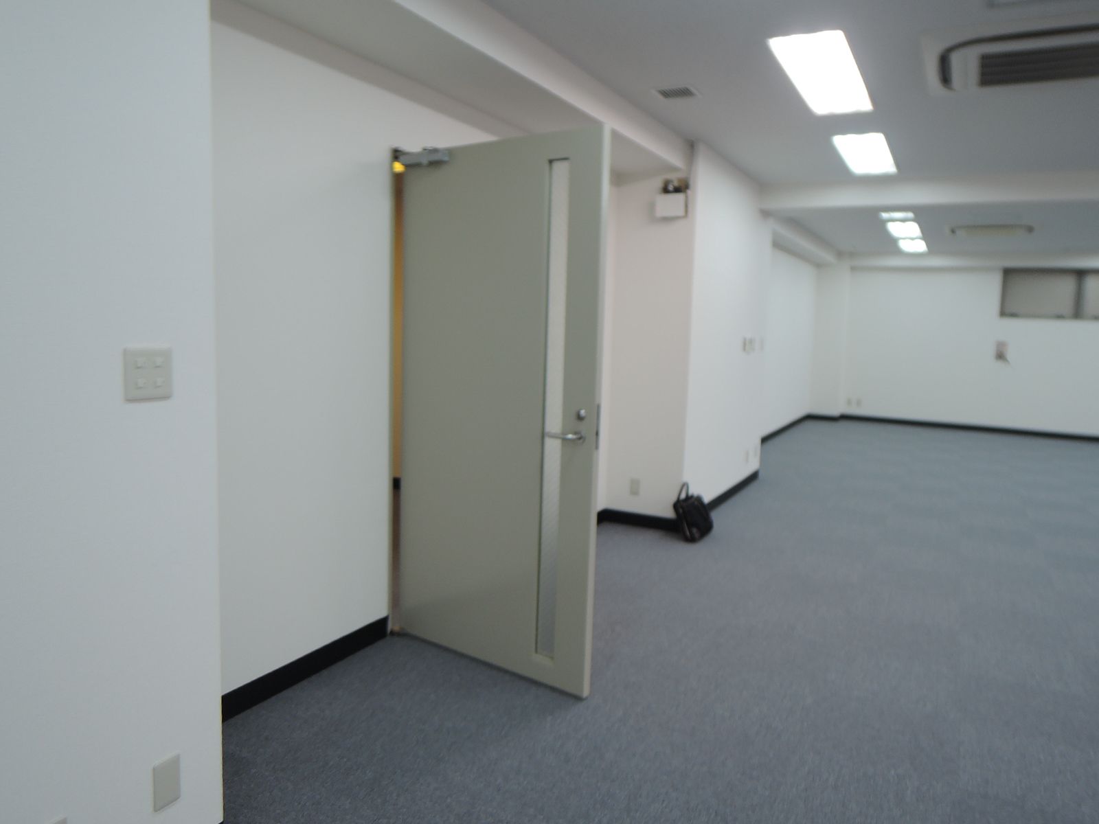 貸室出入口