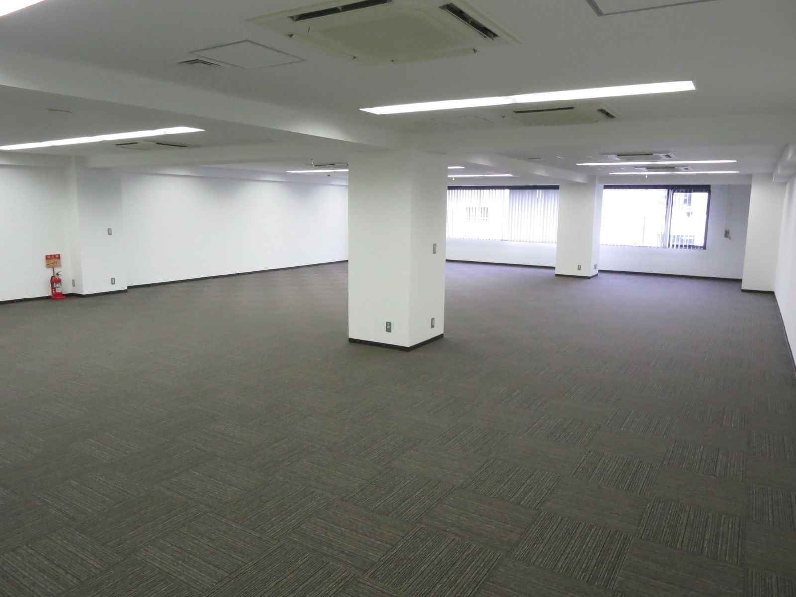 明るいオフィス
