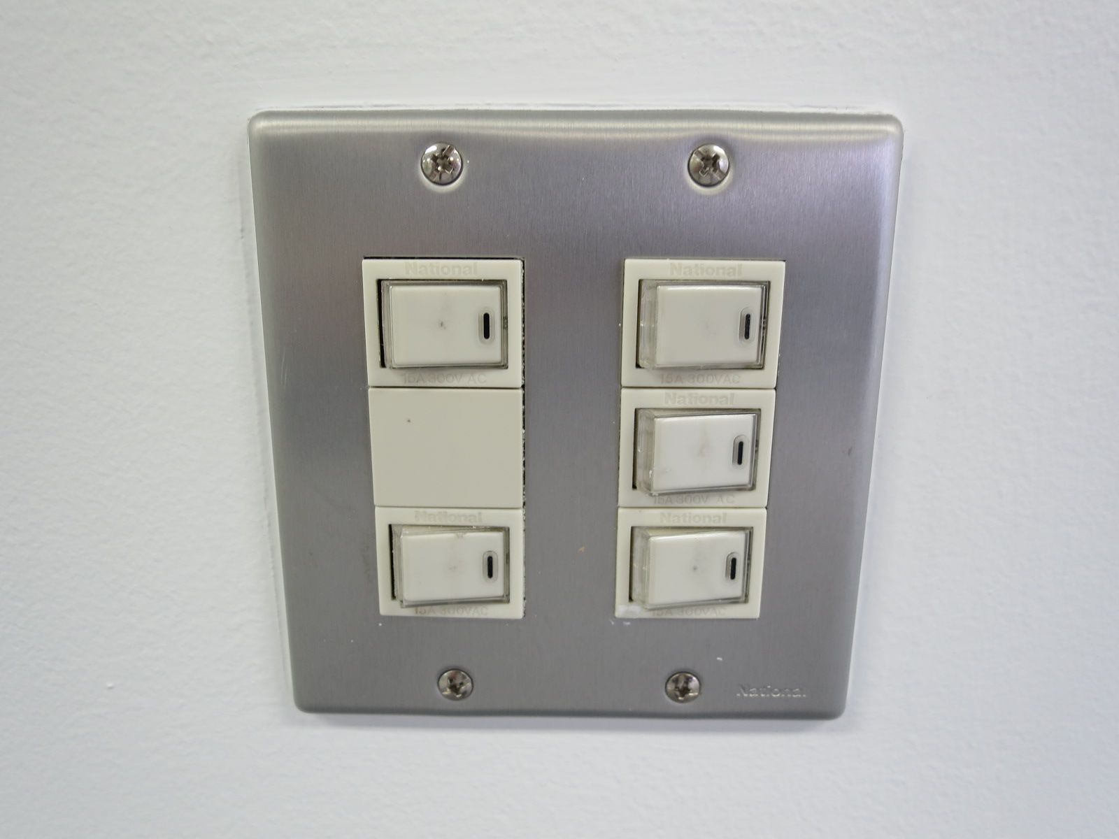 電灯スイッチ