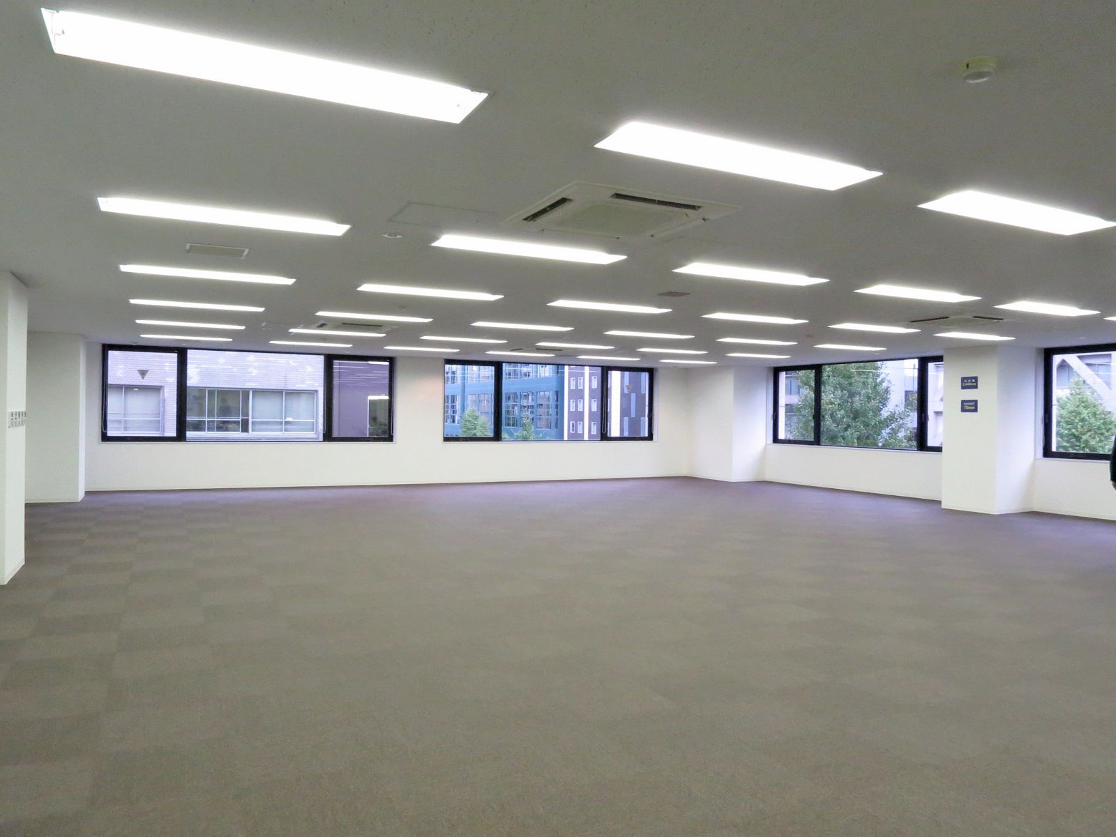 オフィス室内参考画像