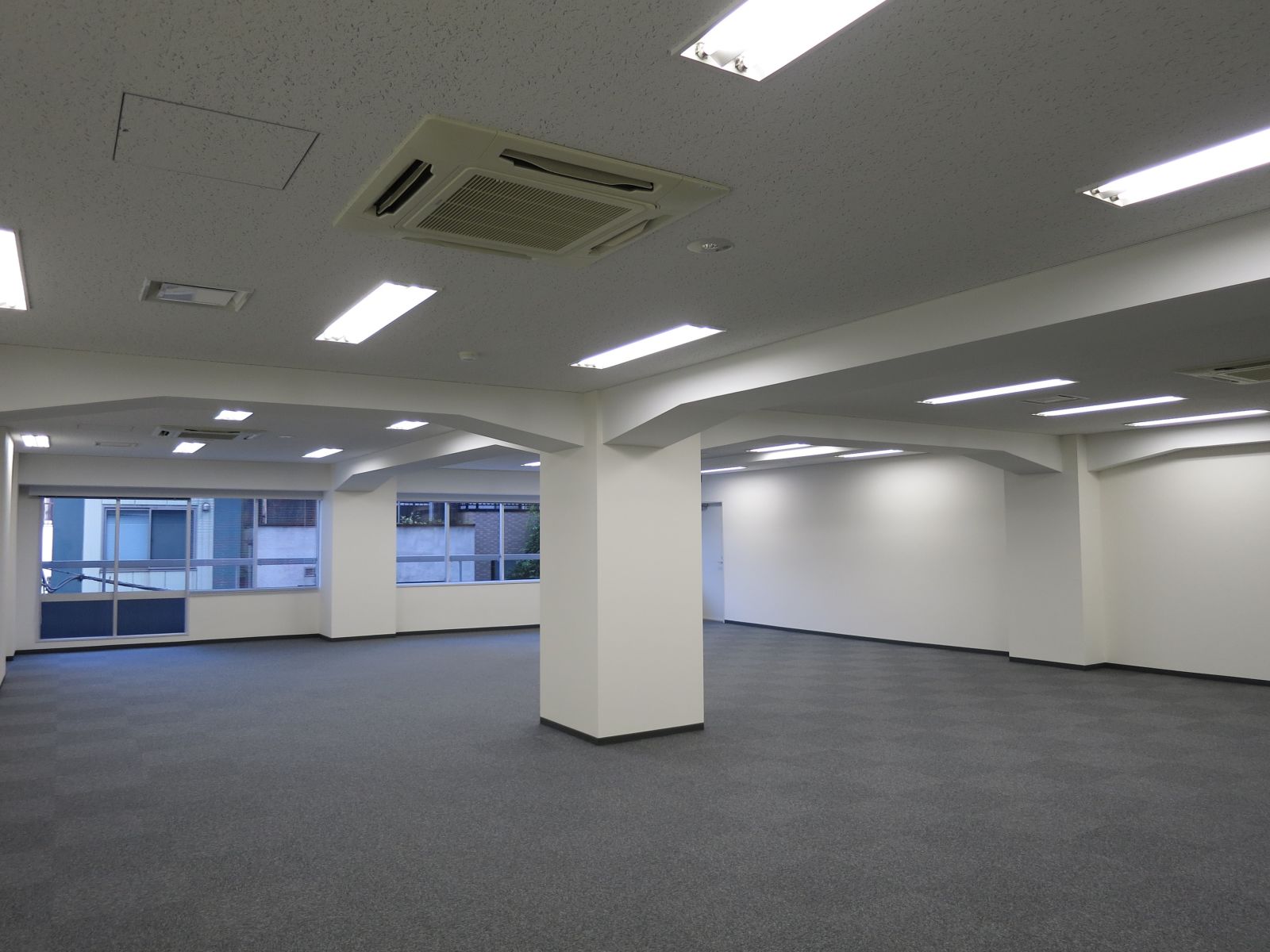 オフィス室内参考画像