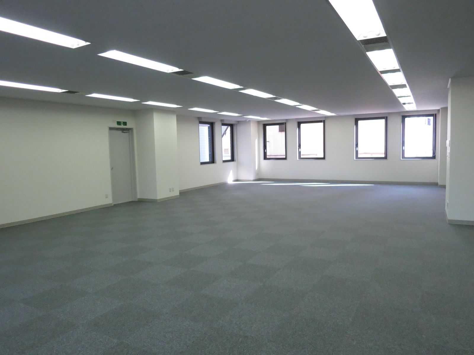 オフィス室内参考画像