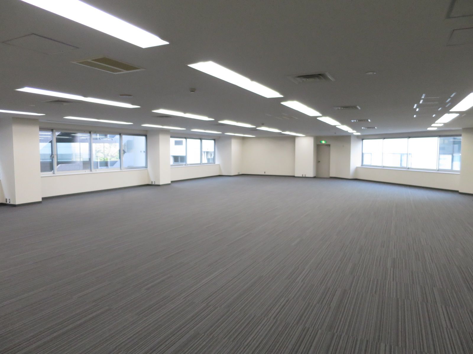 オフィス室内参考画像