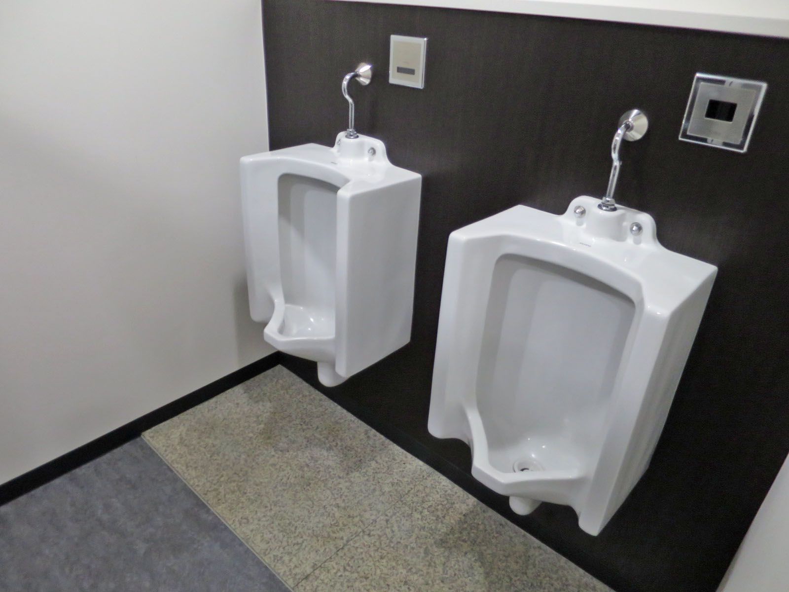 男性用トイレ