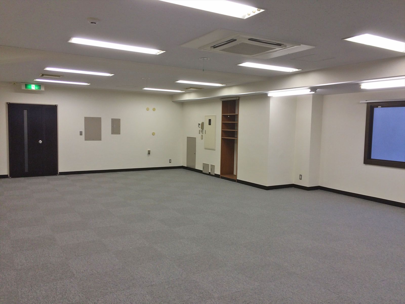 貸室出入口付近