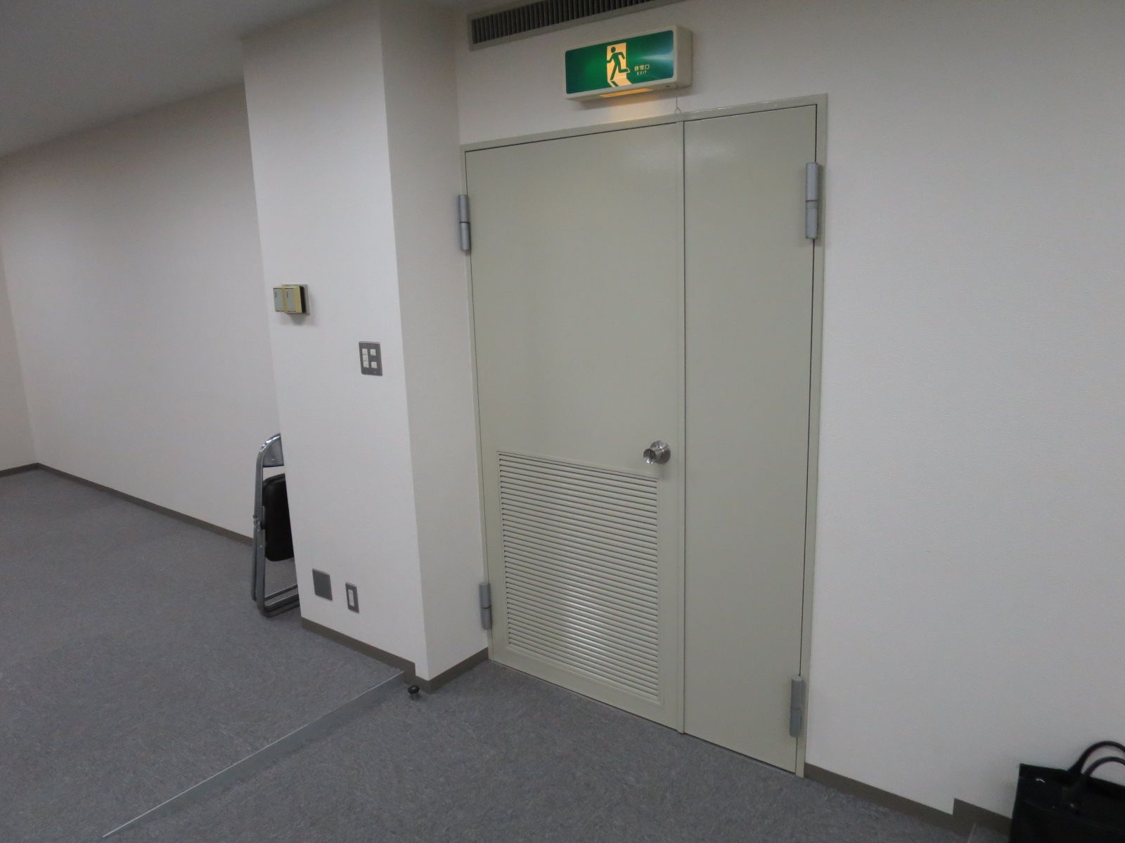貸室出入り口