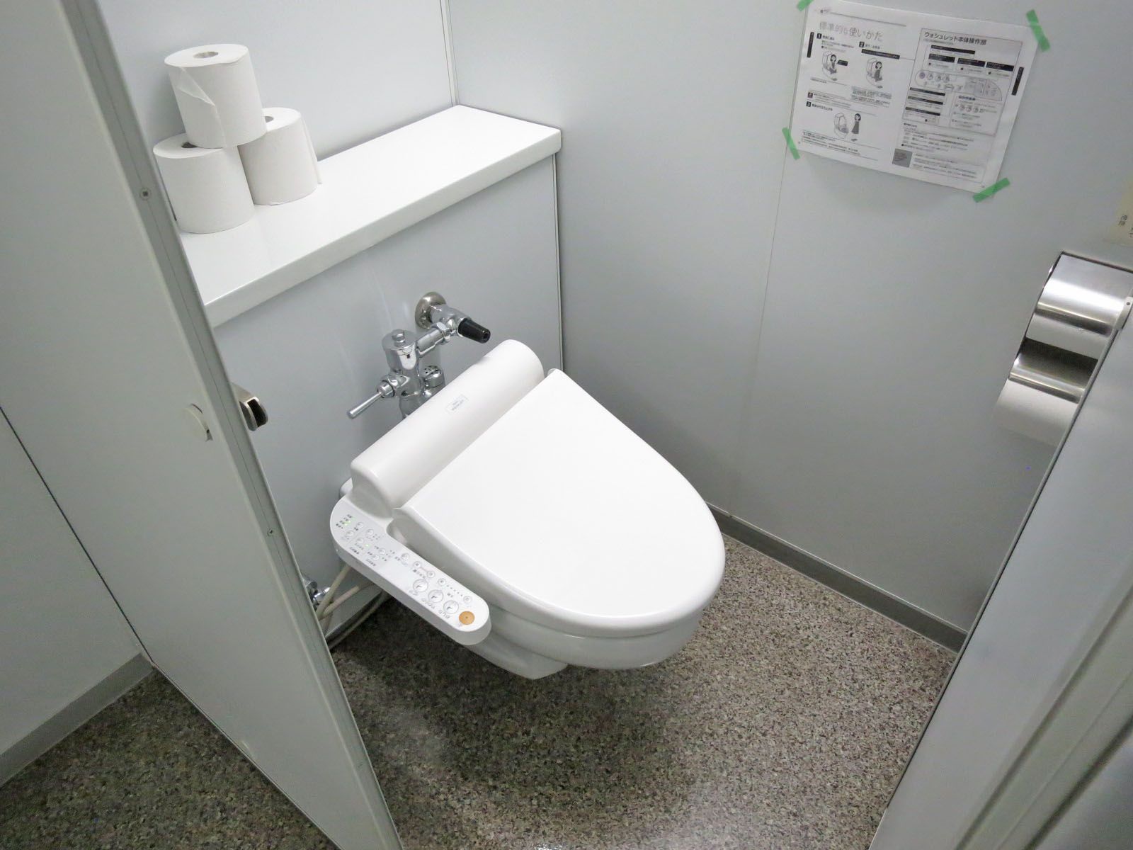 男女別トイレ個室